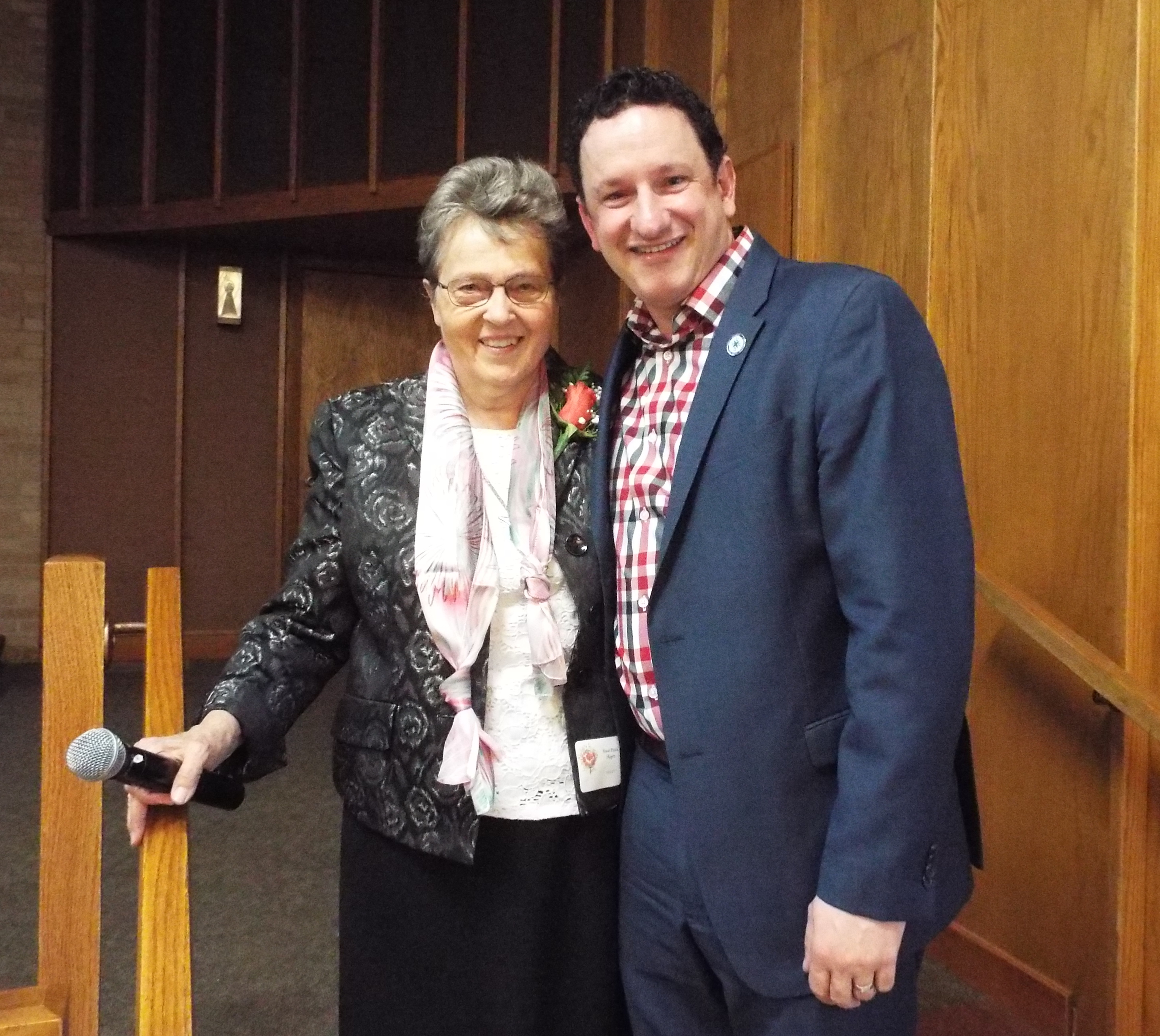 Sister Paula Hagen with Chris Zupfer, Vice President for Development at Hill-Murray School, at the 2018 Prioress Dinner. 